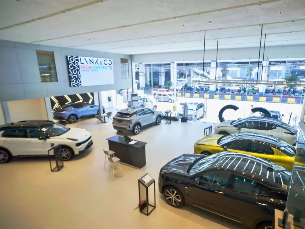 The bright and spacious showroom floor of Lynk & Co North EDSA