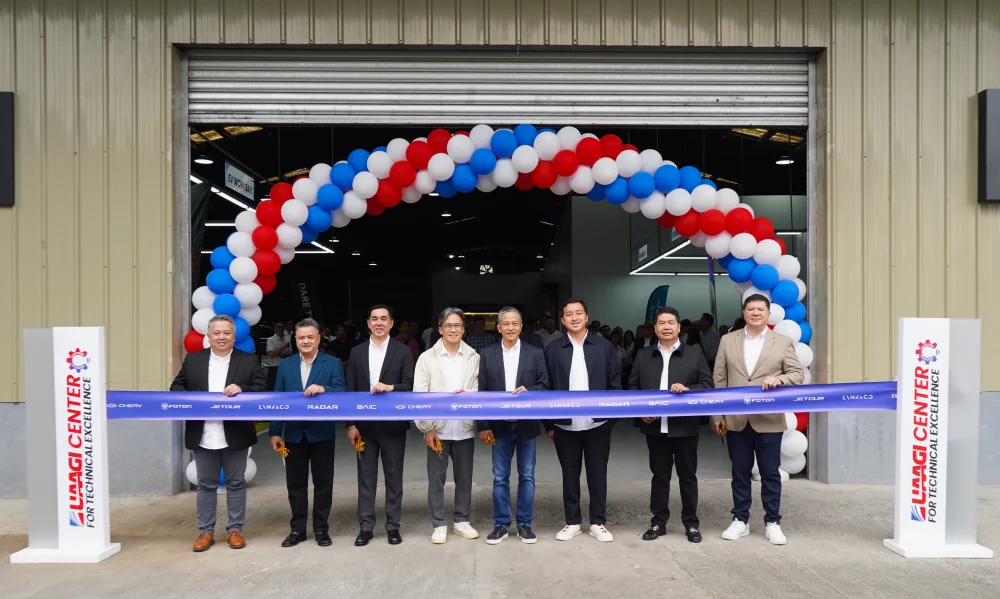 Ribbon-cutting ceremony for the new UAAGI Center for Technical Excellence.