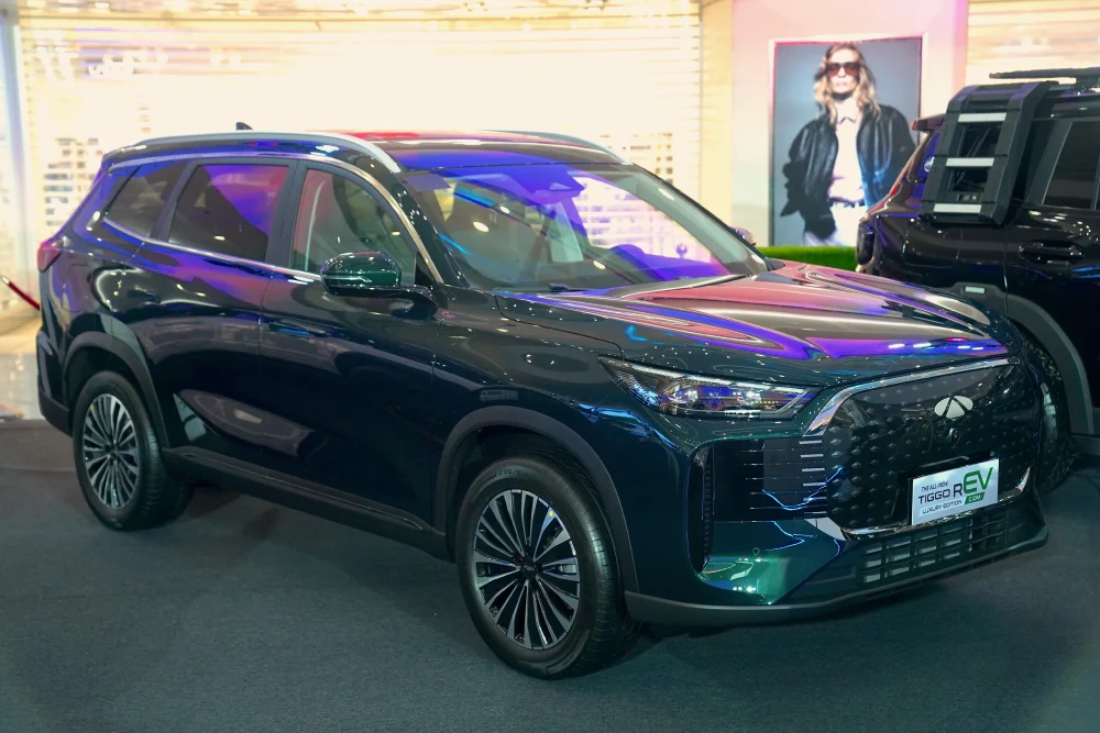 The Chery Tiggo rEV Luxury Edition (LE), featured beside connected SUV models at the UAAGI On the Move 2026.